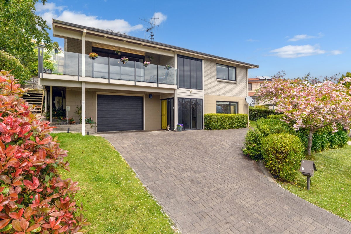 19 Victory Street, Welcome Bay, Tauranga - Carousel 1
