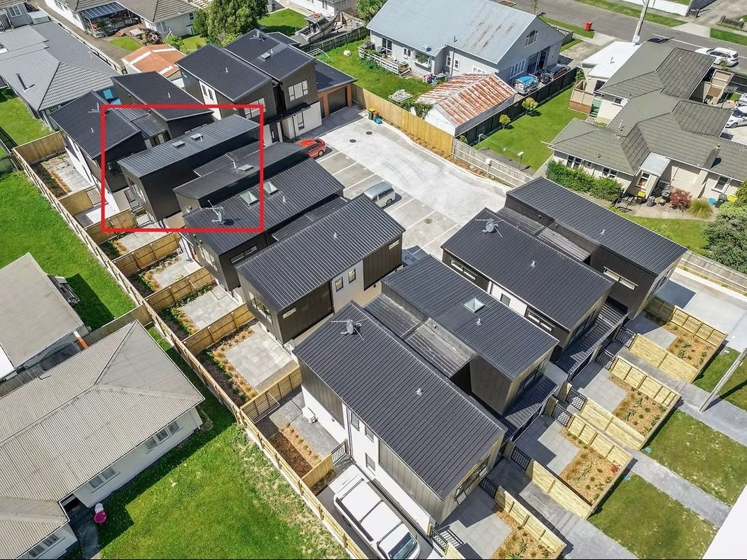 8/27 Main Road, Wainuiomata, Lower Hutt - Carousel 13
