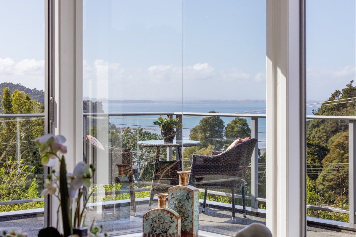 41 Laingholm Drive, Laingholm, Auckland - Carousel 1