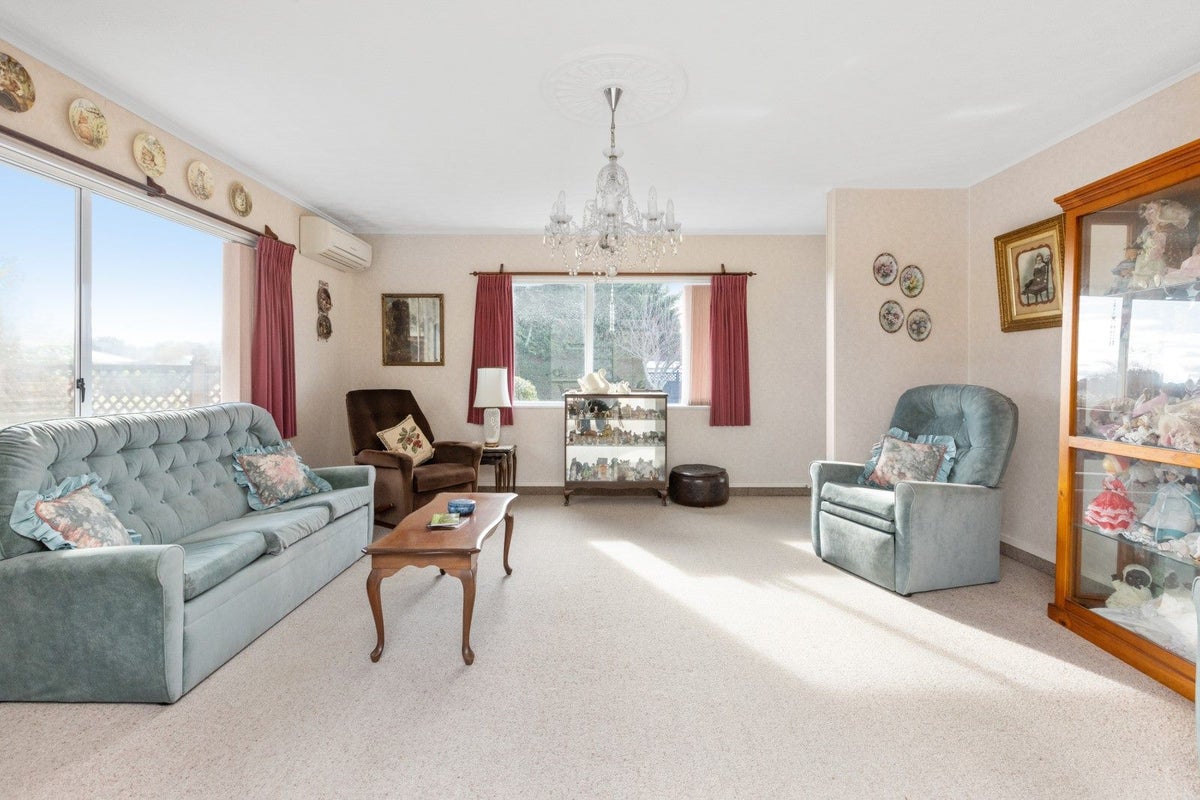 21A Whiting Crescent, Greenmeadows, Napier - Carousel 2