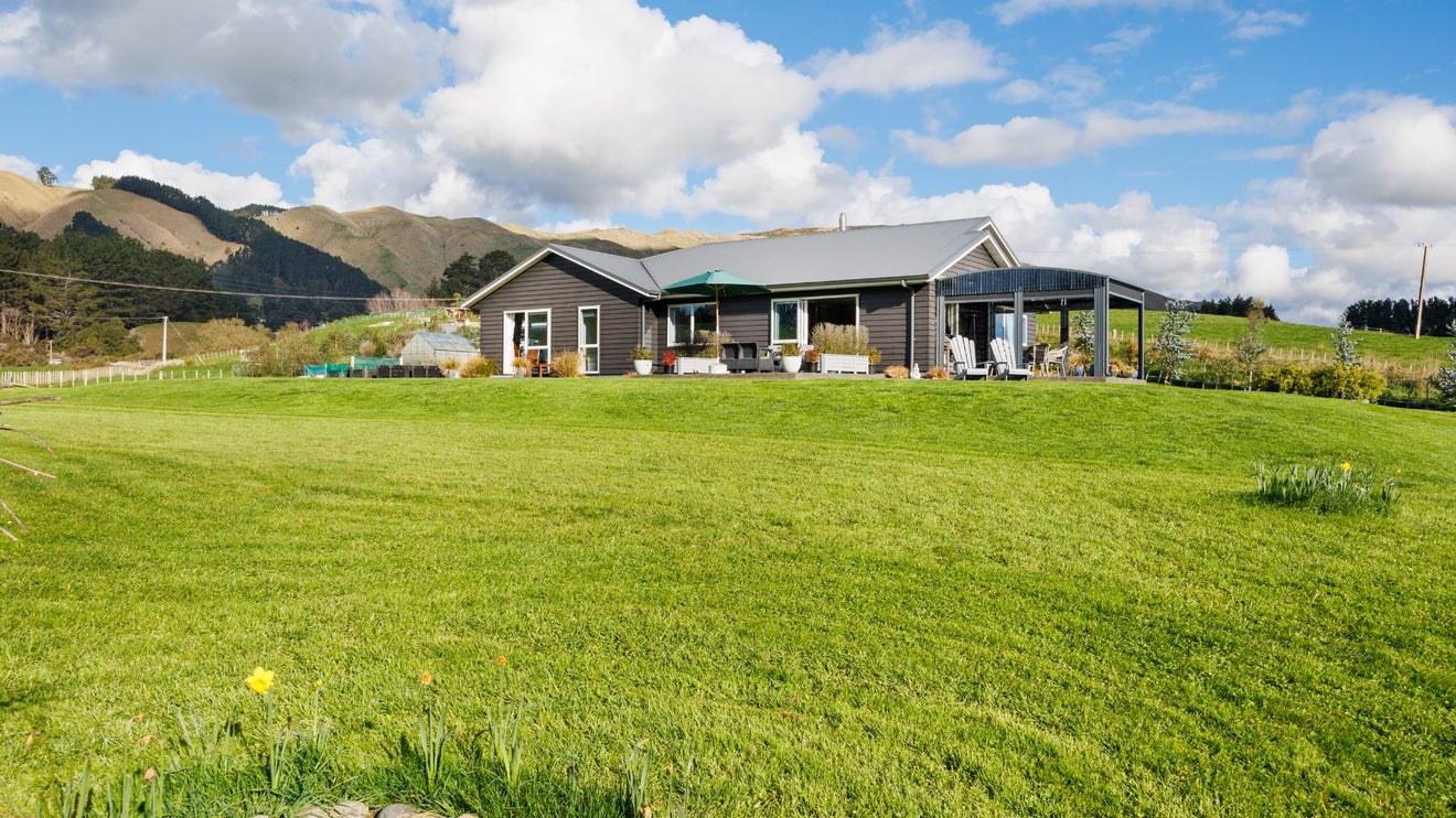 147 Albert Road, Tokomaru, Palmerston North - Carousel 1