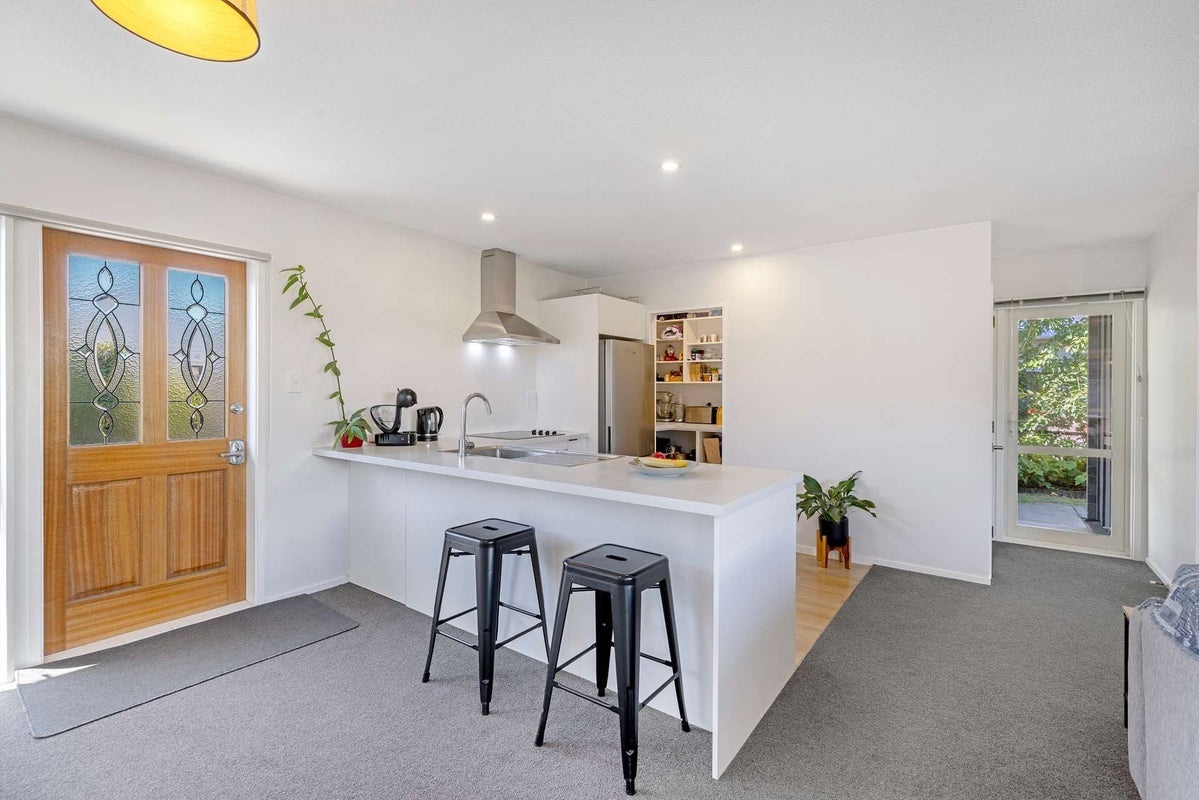 9 Honeysuckle Place, Northcote, Christchurch - Carousel 2