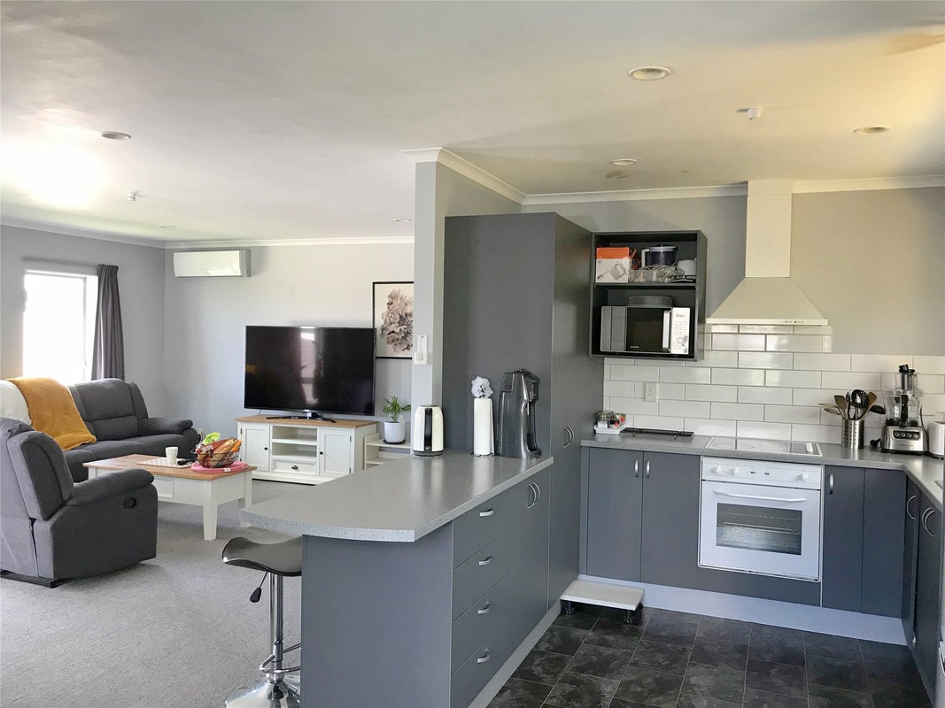 26 Pointon Glade, Grandview Heights, Hamilton - Carousel 1