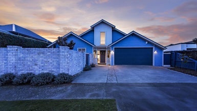 8 Excalibur Place, Burwood, Christchurch - Carousel 1