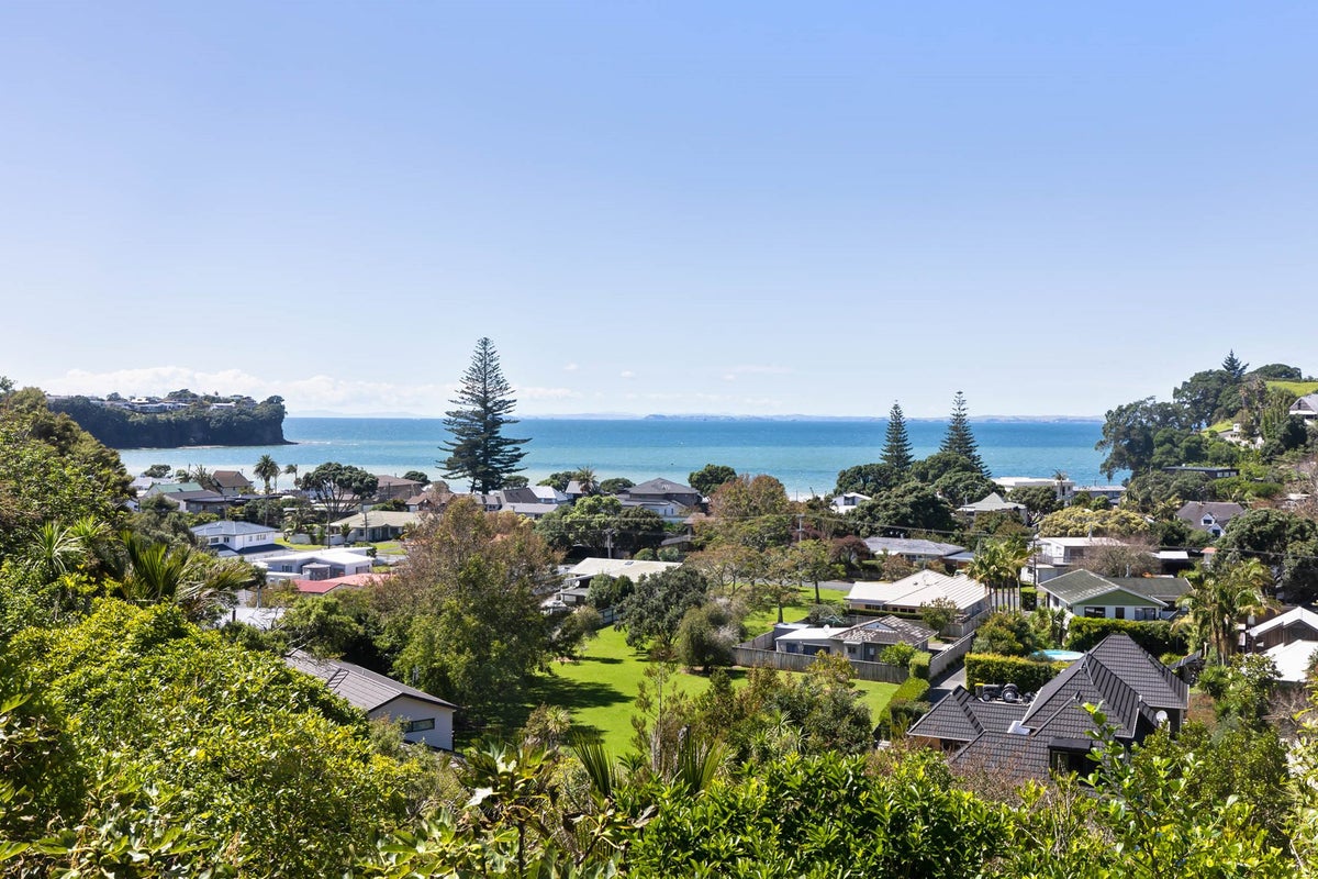 10 Cochrane Avenue, Arkles Bay, Whangaparaoa - Carousel 1