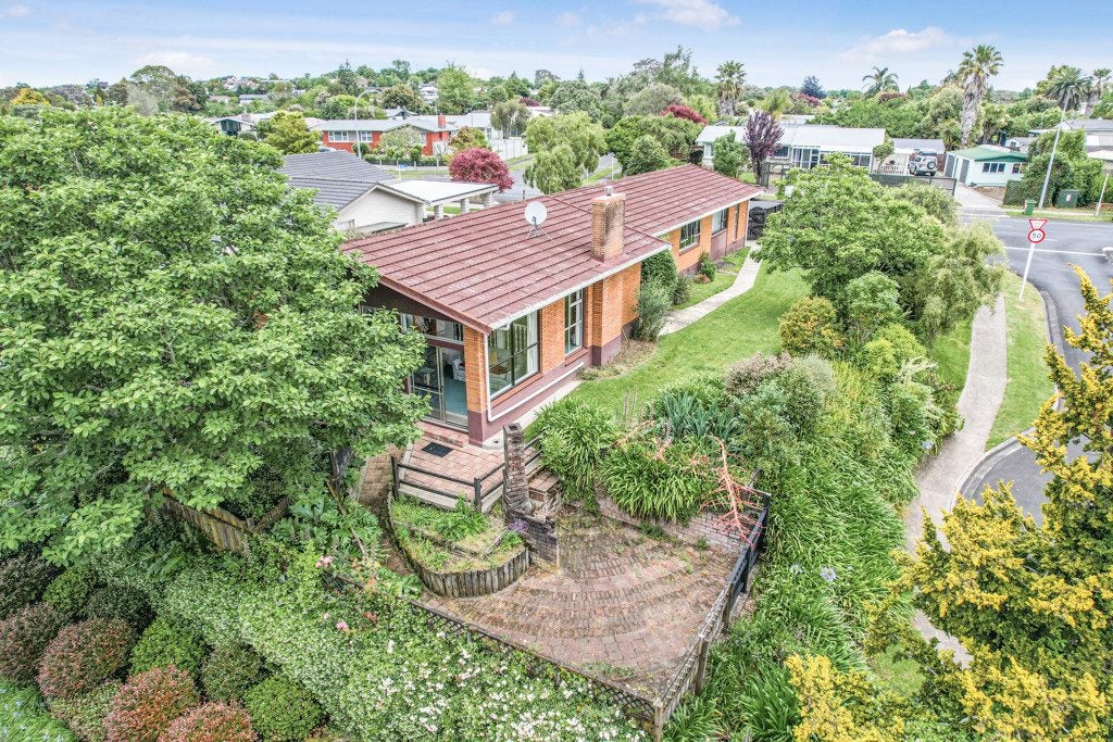 186 Totara Drive, Pukete, Hamilton - Carousel 1