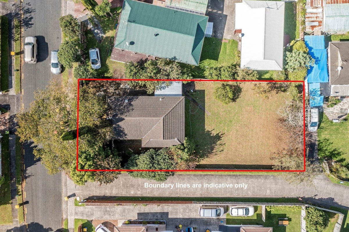 5 Poinsettia Place, Henderson, Auckland - Carousel 1