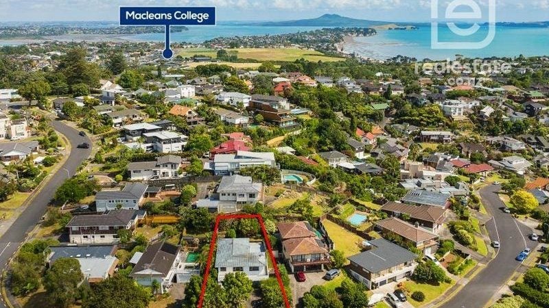 30 Haseler Crescent, Howick, Auckland - Carousel 1