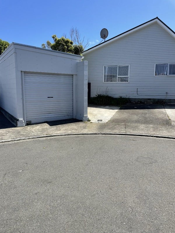 18B Chetwode Grove, Newlands, Wellington - Carousel 1