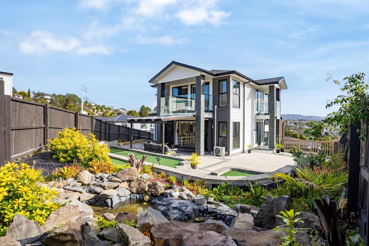 1 Arataki Way, GLEN EDEN, AUCKLAND - Carousel 1