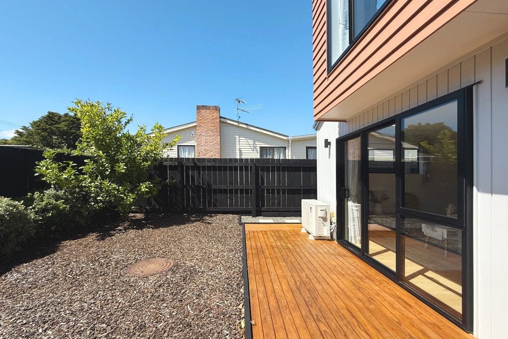 7/17 Rewarewa Road, Te Atatu Peninsula, Auckland - Carousel 2