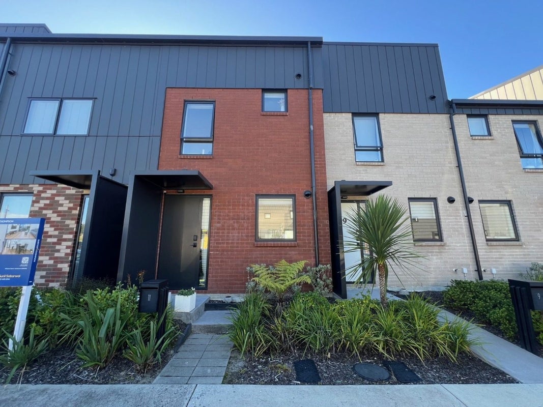 11 Kotuitui Street, Manukau, Auckland - Carousel 1