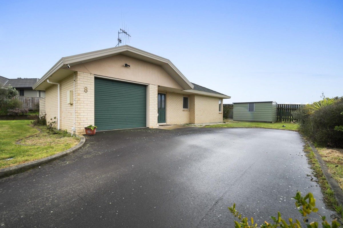8 Shakespeare Way, Kelvin Grove, Palmerston North - Carousel 1