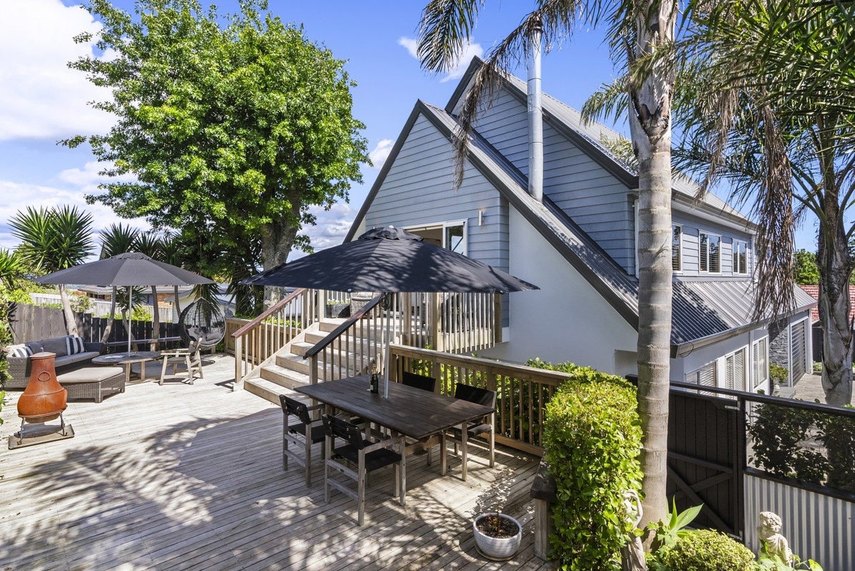 45 Cockle Bay Road, Cockle Bay, Auckland - Carousel 1