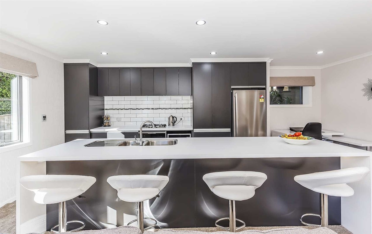 11 Deptford Lane, Whitby, Porirua - Carousel 2