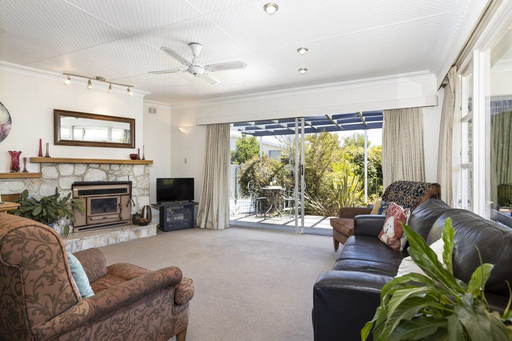 11 Washington Crescent, Redwoodtown, Blenheim - Carousel 2