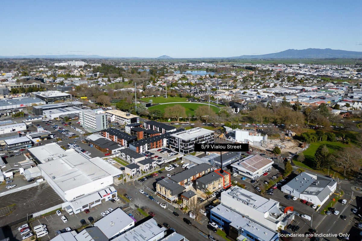 5/9 Vialou Street, Hamilton Central, Hamilton - Carousel 11