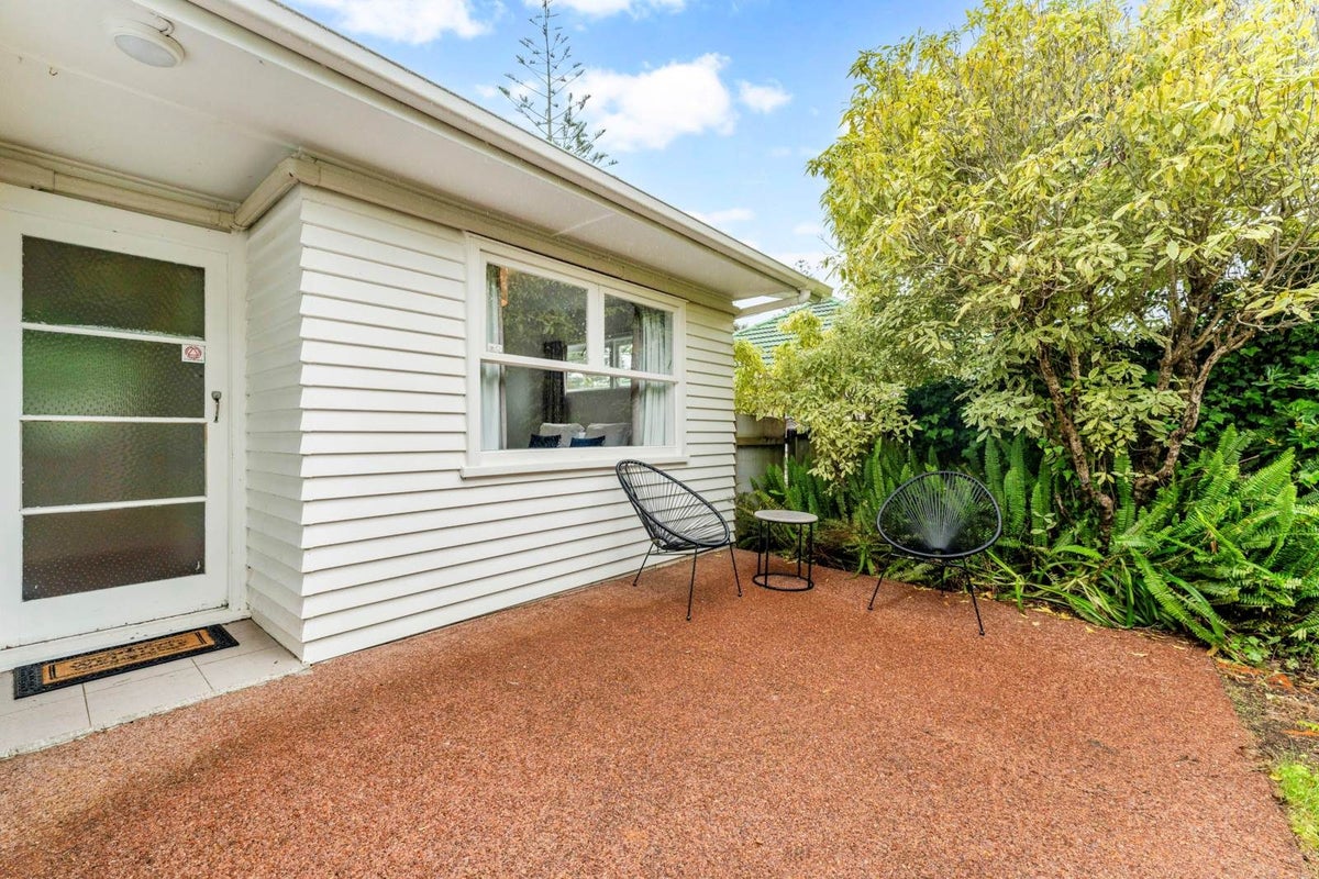 56 Taupo Street, Green Bay, Auckland - Carousel 2