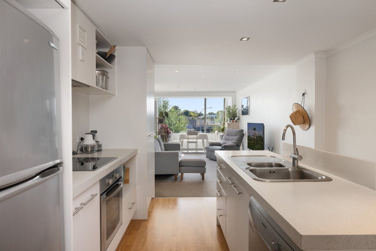 310/332 MAUNGANUI ROAD, Mount Maunganui, Tauranga - Carousel 1