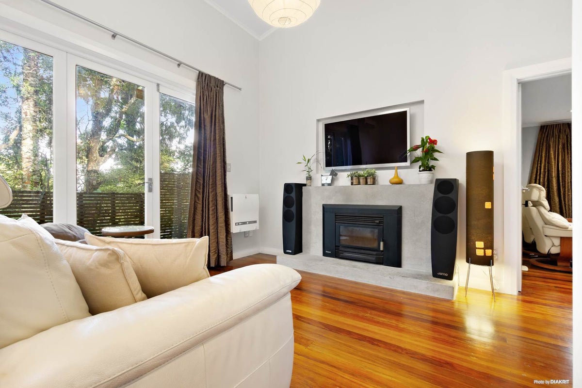 14 Manuka Road, Titirangi, Auckland - Carousel 2