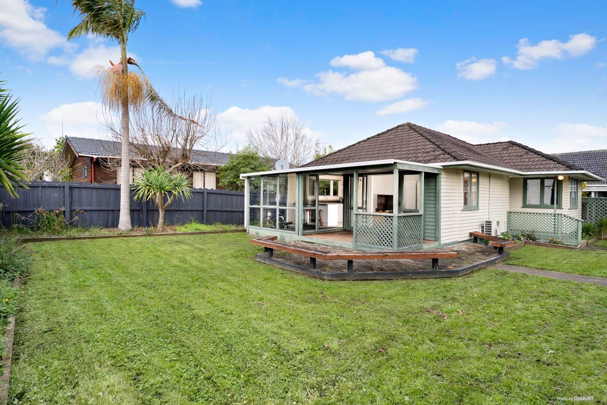 2/94 Howe Street, Howick, Auckland - Carousel 2