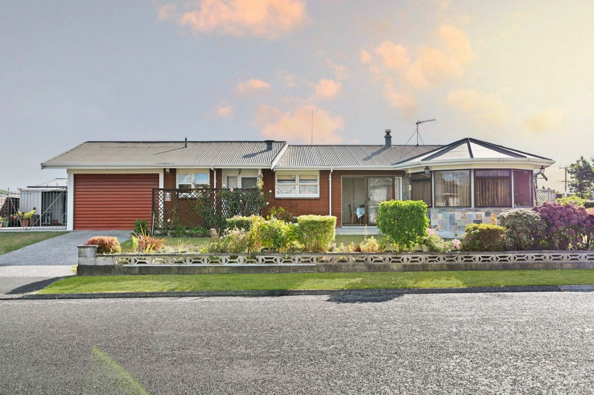 2 Guy Place, Melville, Hamilton - Carousel 1