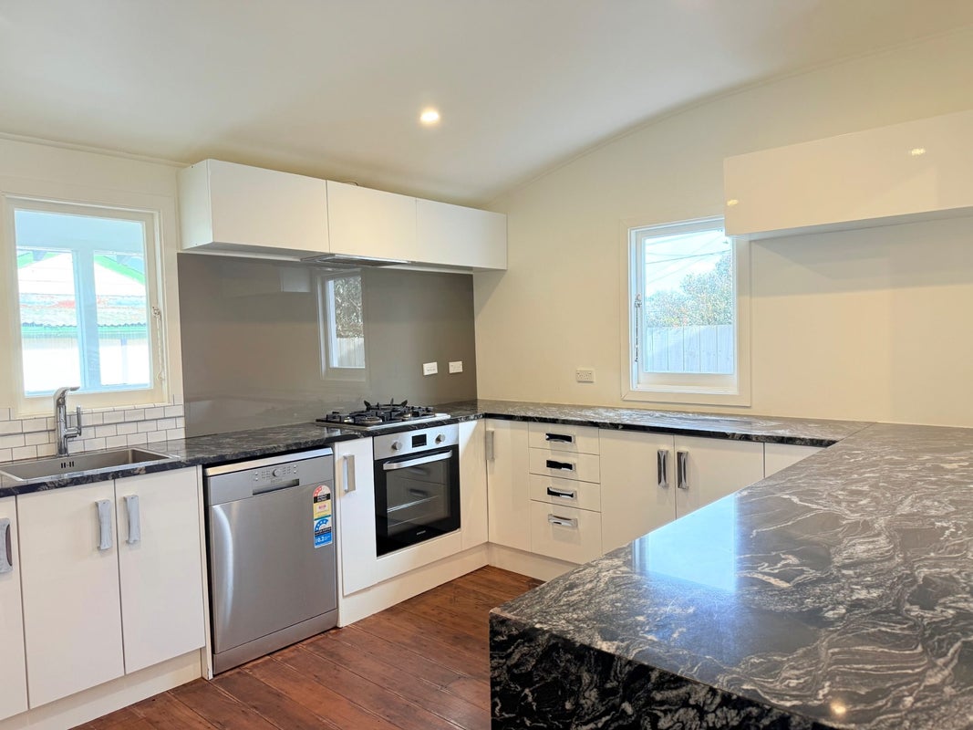 36 William Street, Petone, Lower Hutt - Carousel 2