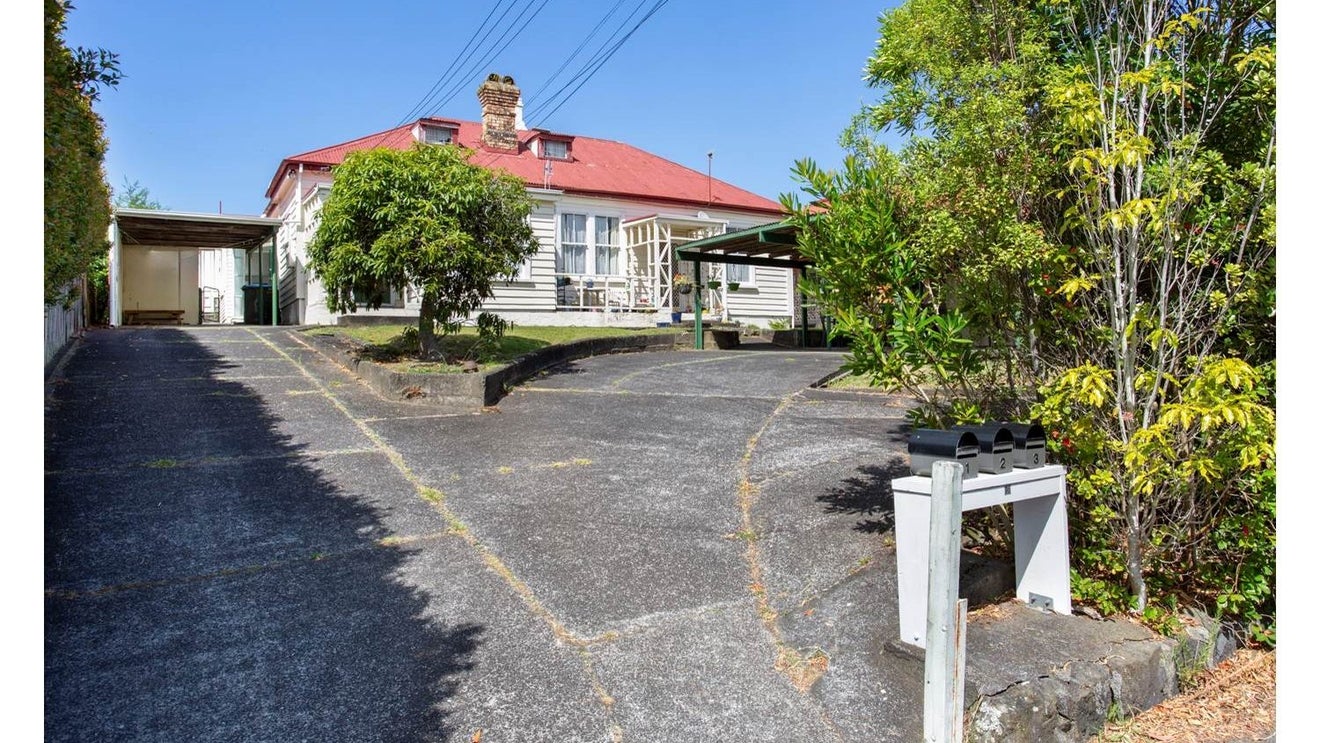 16 Puketea Street, Blockhouse Bay, Auckland - Carousel 1