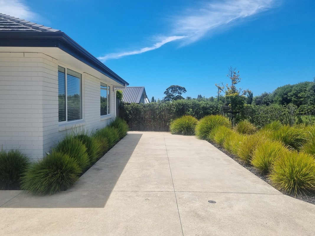 29 George Town Drive, Beachlands, Auckland - Carousel 1