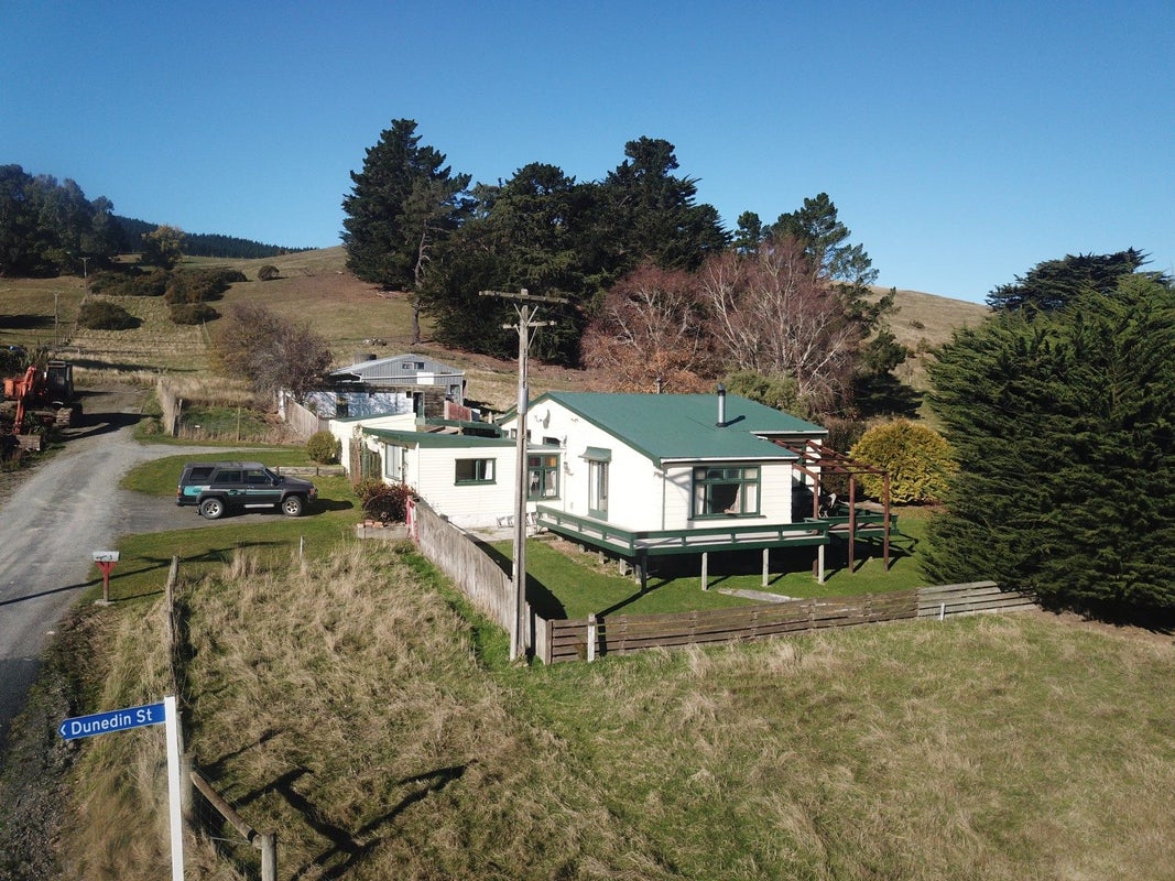6 Silksworth Street, Milburn - Carousel 1