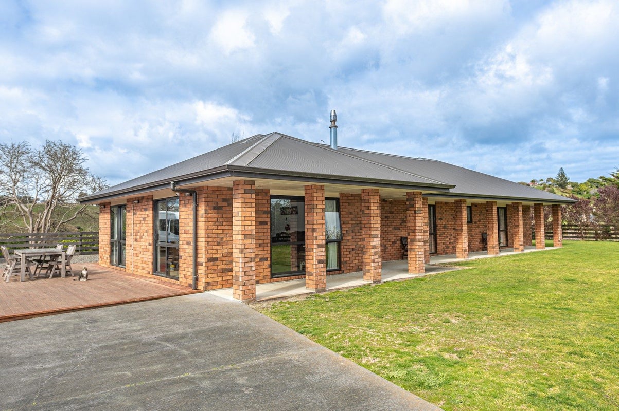 65 Durie Vale Road, Durie Hill, Whanganui - Carousel 1