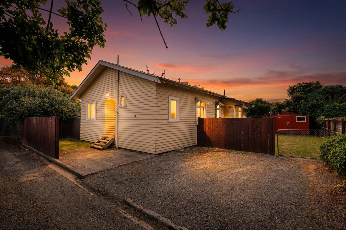 2 Landsdown Court, Roslyn, Palmerston North - Carousel 1