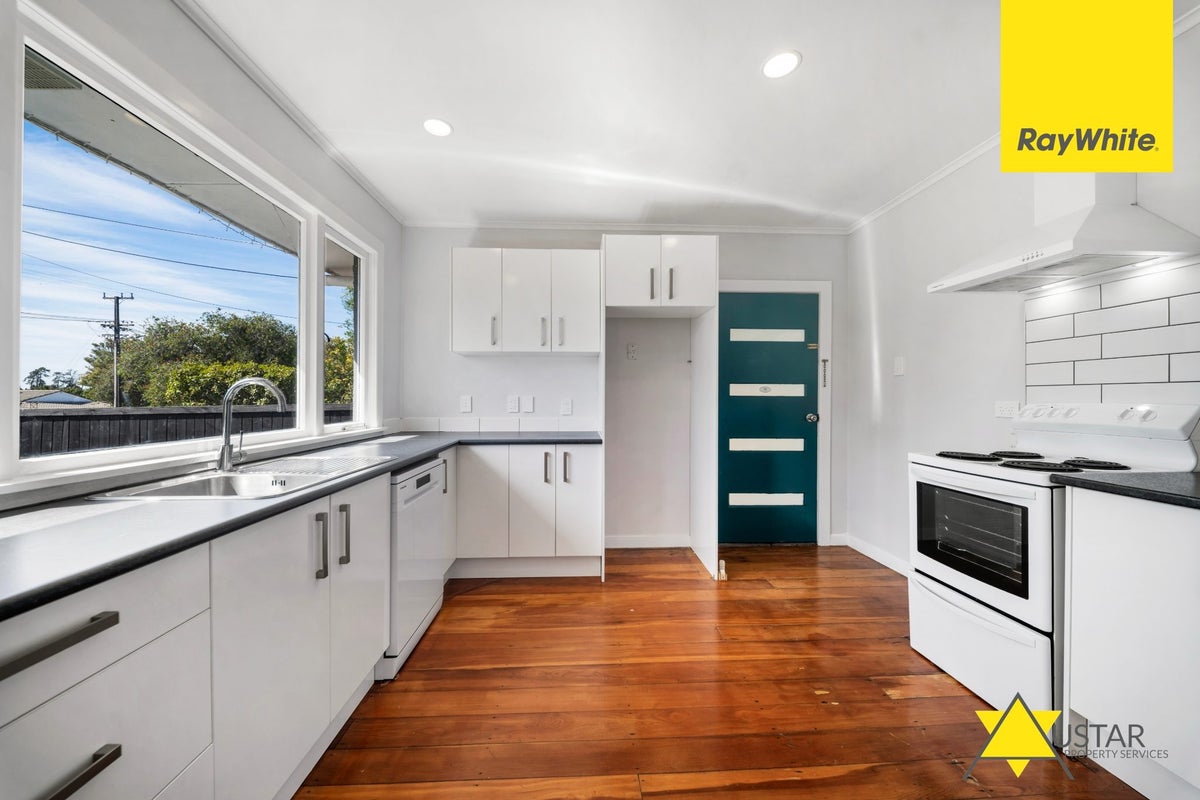 1/12 Miro Street, New Lynn, Auckland - Carousel 2