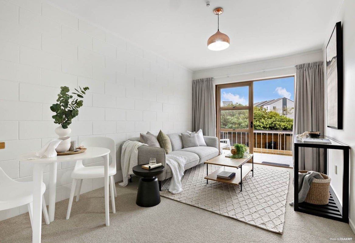 10/27 St Georges Road, Avondale, Auckland - Carousel 1