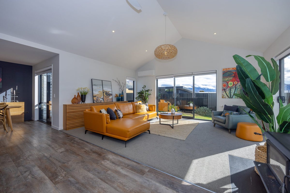 29 Little Alpha Loop, Wanaka - Carousel 1