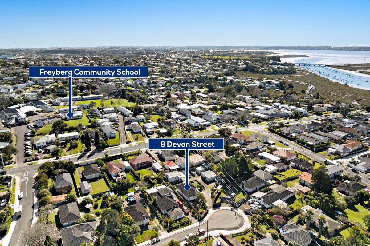 8 Devon Street, Te Atatu South, Auckland - Carousel 9