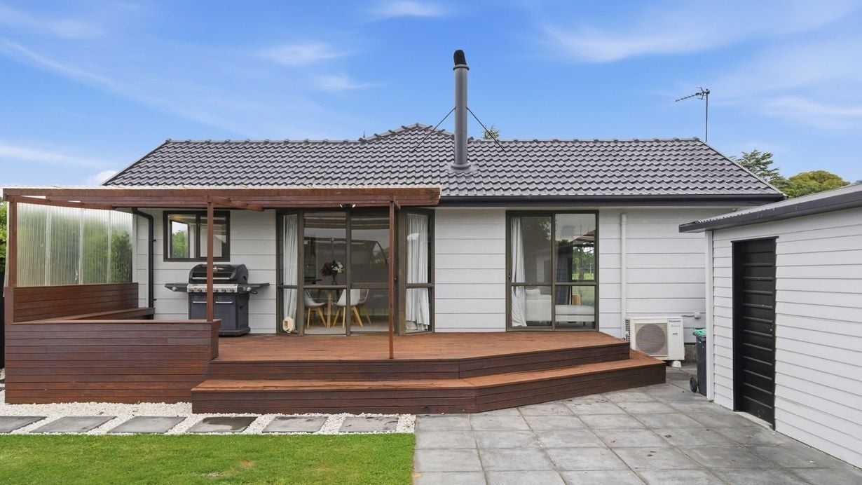 28 Oakley Crescent, Hornby, Christchurch - Carousel 1