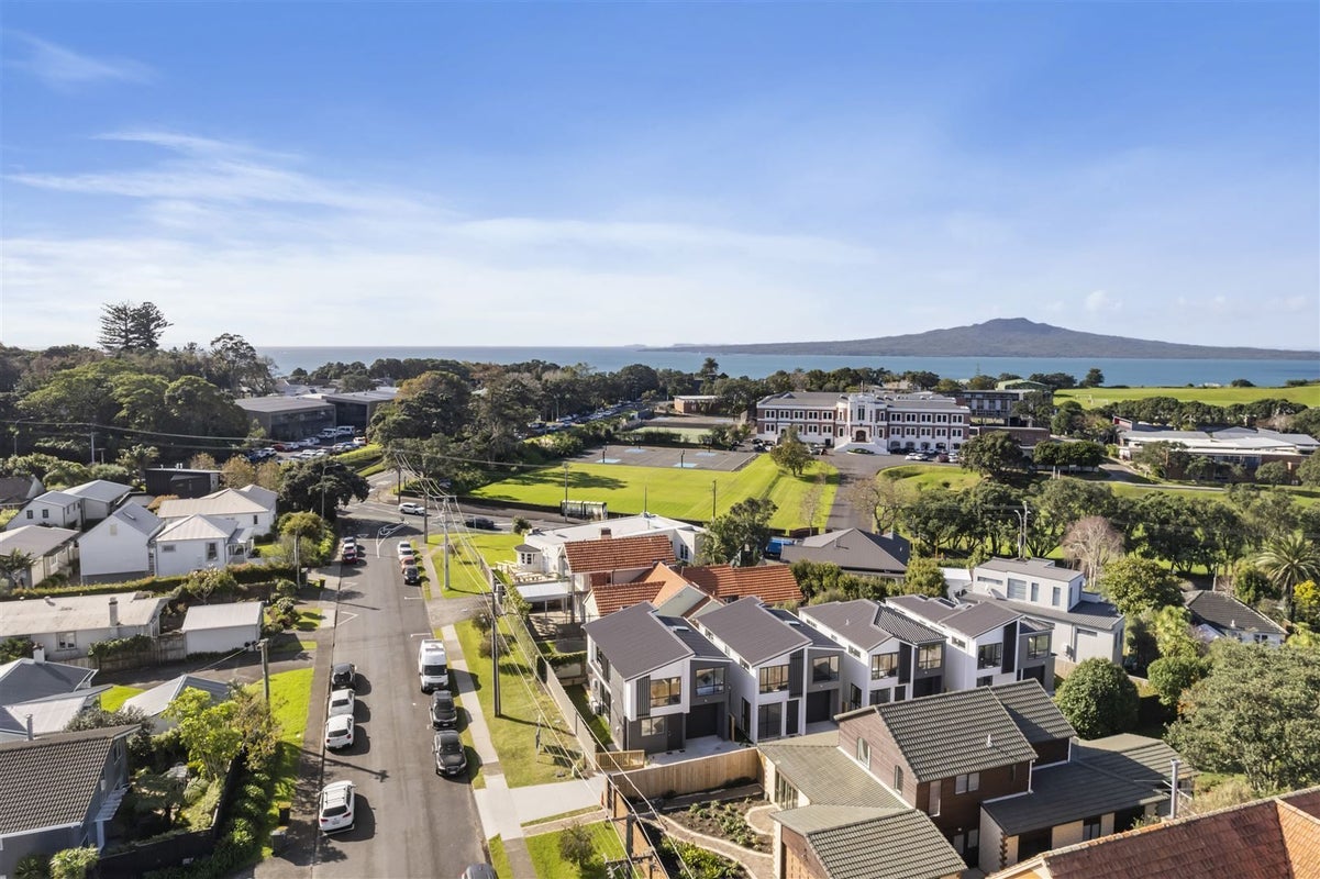 6B Eversleigh Road, Belmont, Auckland - Carousel 2