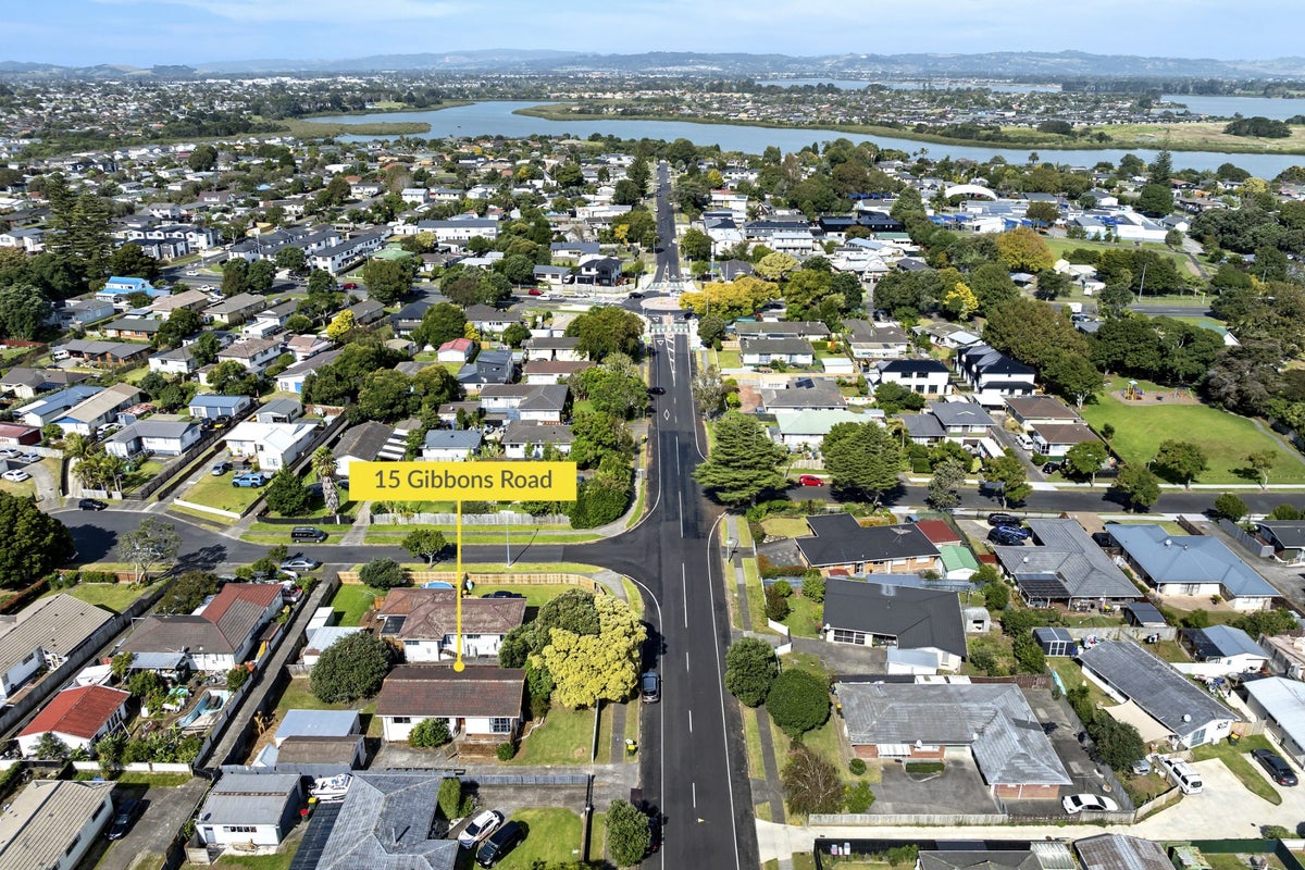 15 Gibbons Road, Weymouth, Auckland - Carousel 18