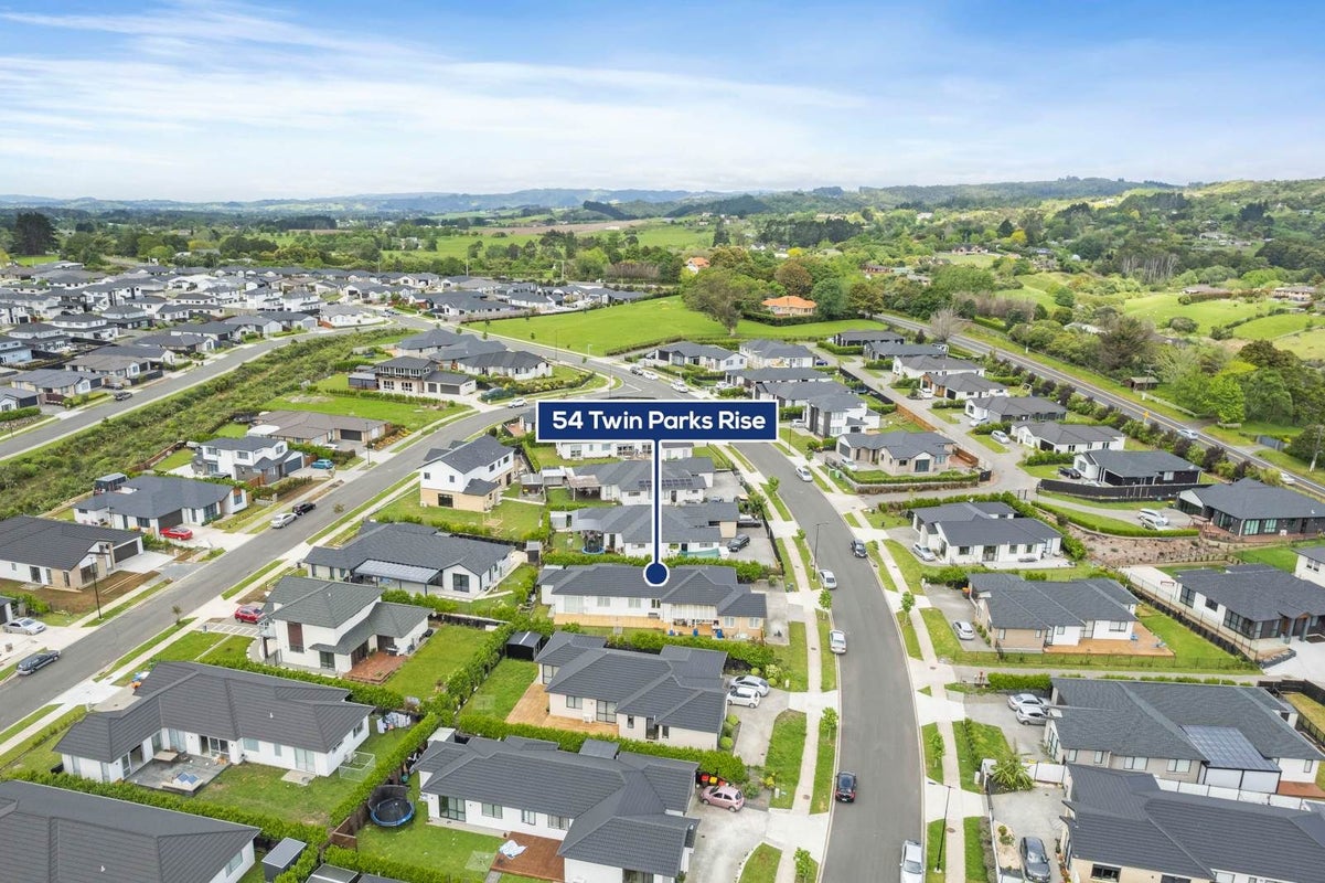 54 Twin Parks Rise, Papakura, Papakura - Carousel 1