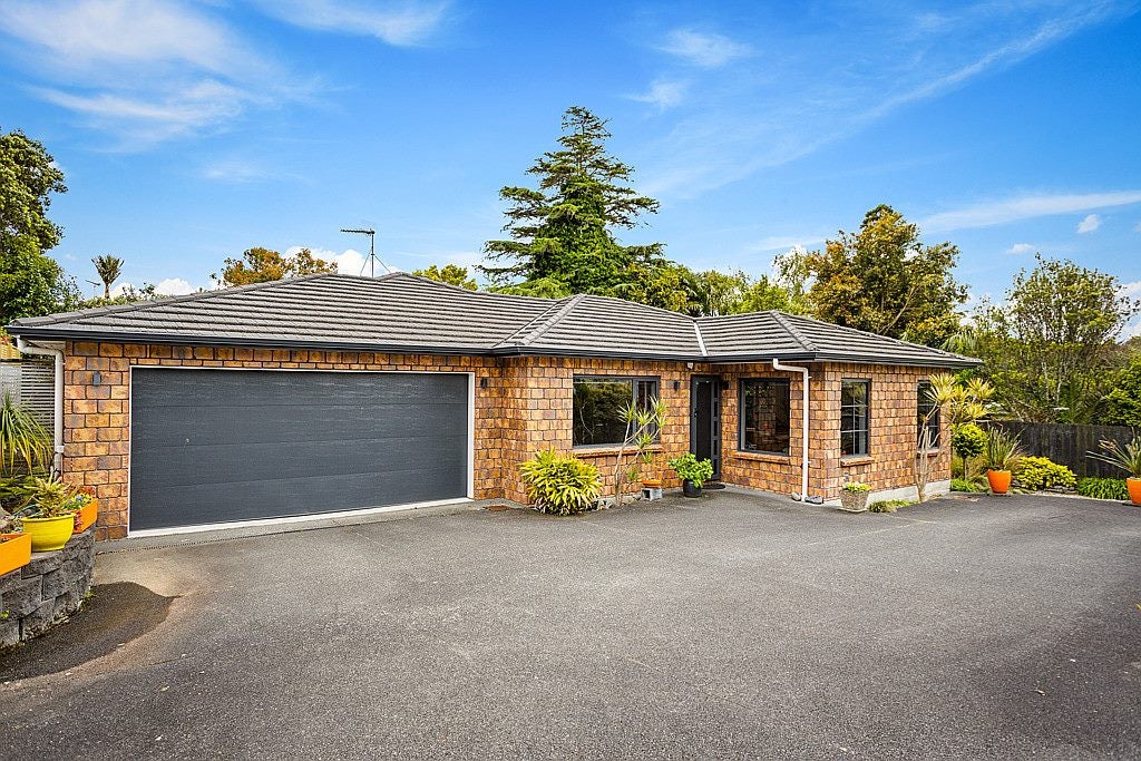 71A Stottholm Road, Titirangi, Auckland - Carousel 1