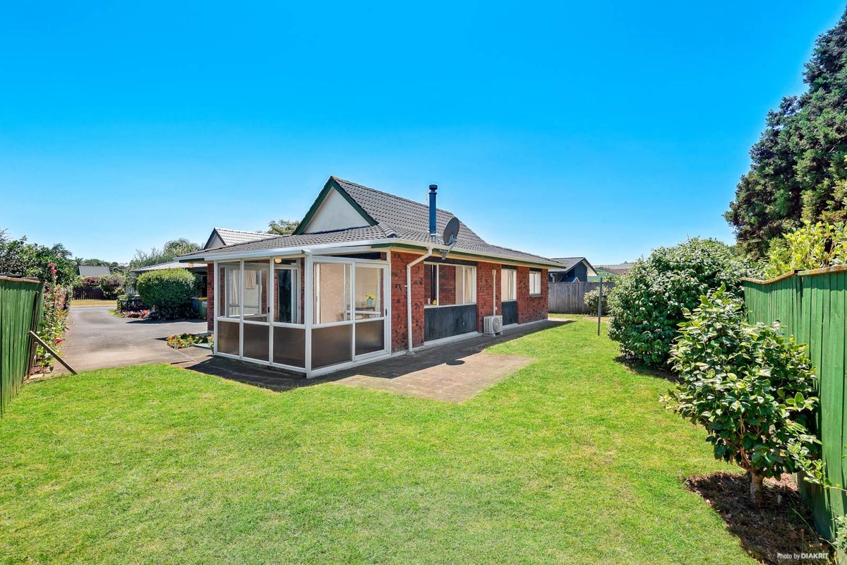2/17 Vivian Wilson Drive, Eastern Beach, Auckland - Carousel 2
