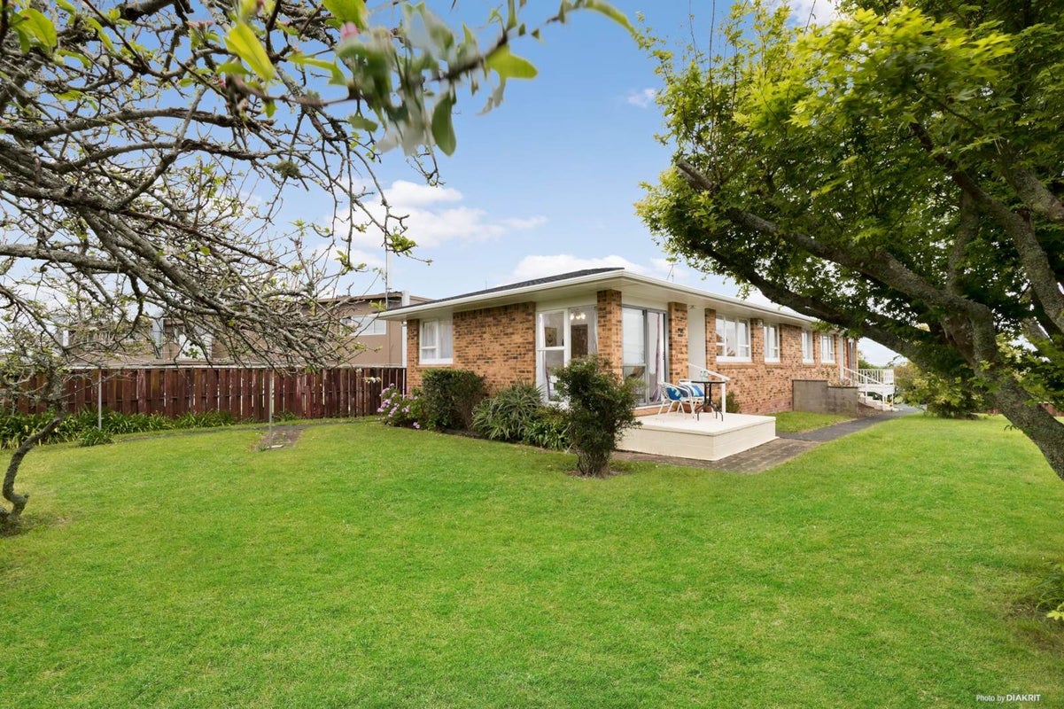 2/15 Litten Road, Cockle Bay, Auckland - Carousel 2