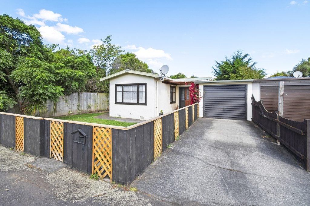 4 Keeling Street, West End, Palmerston North - Carousel 1