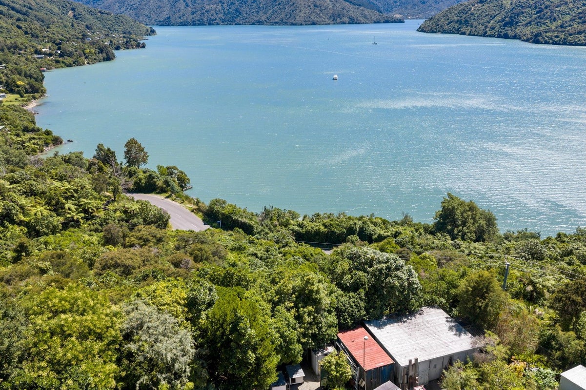 710 Queen Charlotte Drive, Havelock - Carousel 16