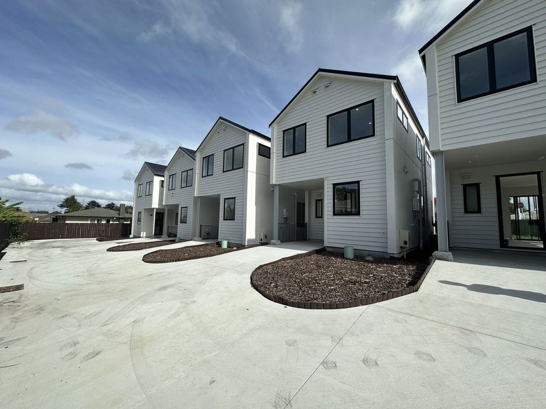 2C Fields Road, Manurewa, Auckland - Carousel 1