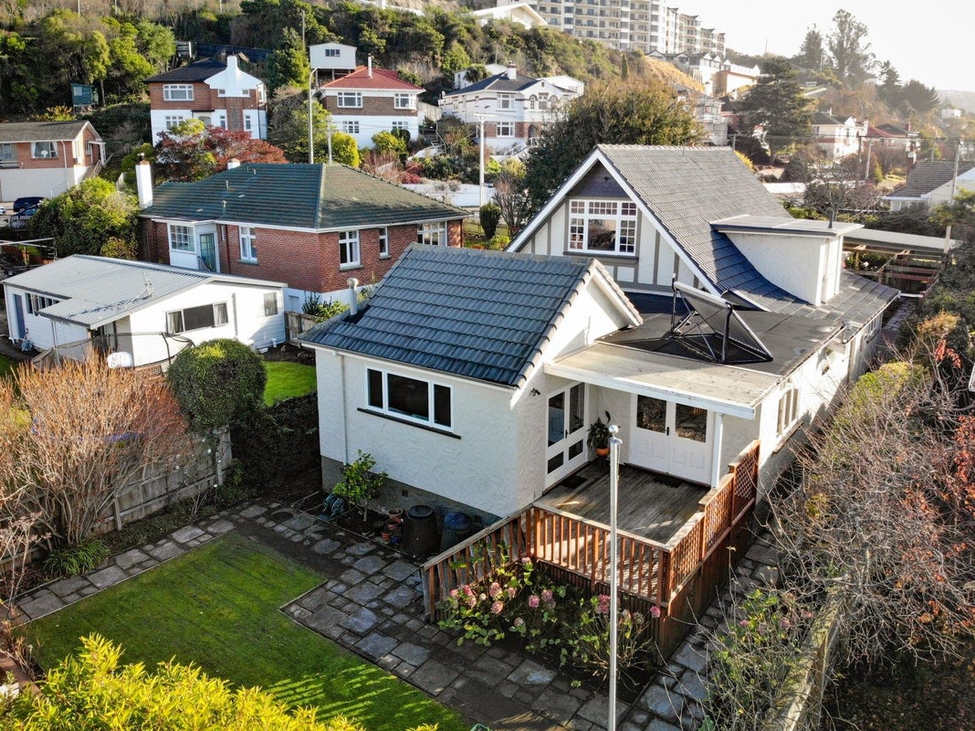 4 Wilson Avenue, Saint Clair, Dunedin - Carousel 1