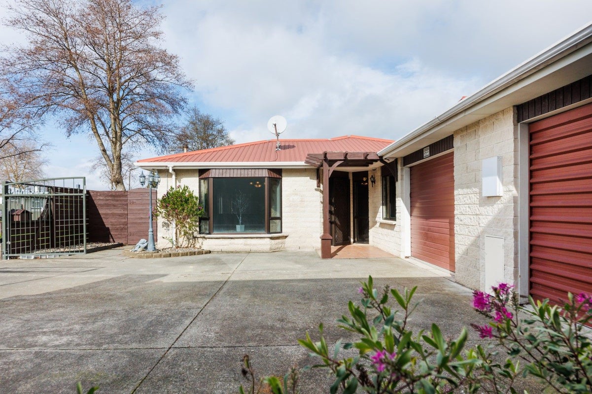 10 Botanical Road, Takaro, Palmerston North - Carousel 1