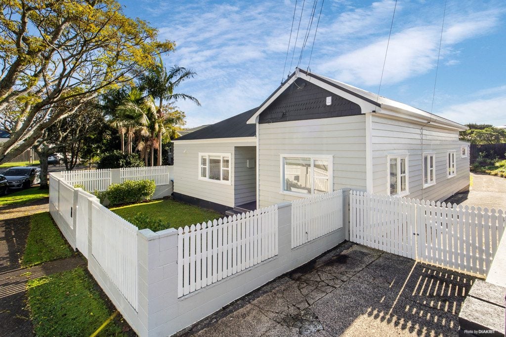 33 Kenneth Avenue, Sandringham, Auckland - Carousel 2