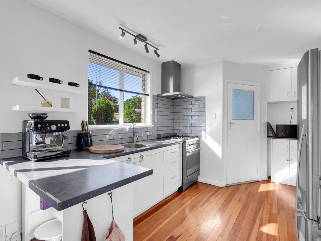 77 Houchens Road, Glenview, Hamilton - Carousel 2